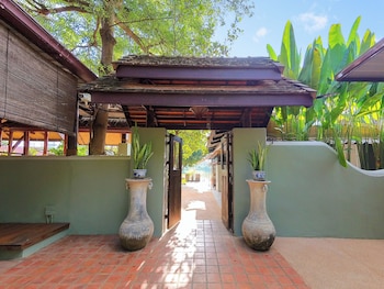 tolani riverside chiang mai villa