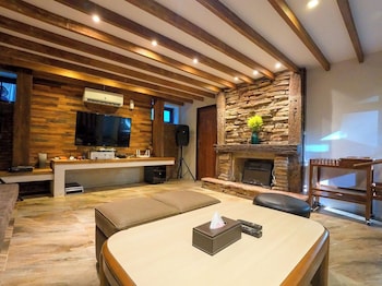 tolani riverside chiang mai villa