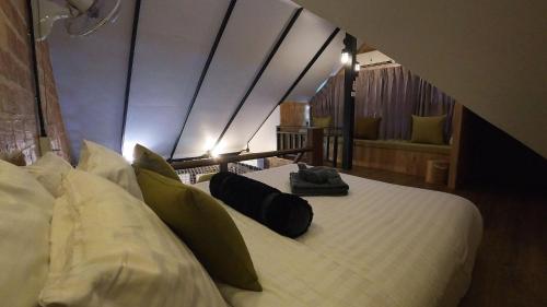 tolani riverside chiang mai villa