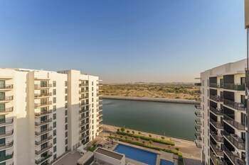maison privee exquisite living with scenic canal vws on yas island