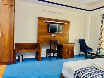 the radiance premium hotel chail kufri