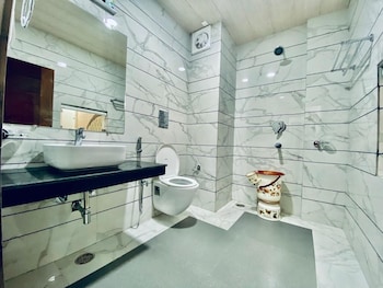 the radiance premium hotel chail kufri