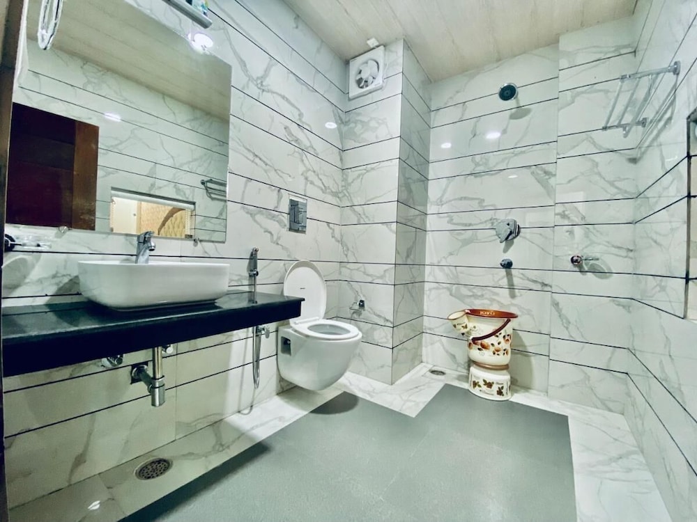 the radiance premium hotel chail kufri