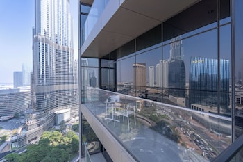 address residences dubai opera burj khalifa city views 1 2 and 3 bedroom apartment 1 minute walk to burj khalifa dubai mall dubai fountain by heaven crest