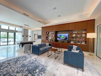 address residences dubai opera burj khalifa city views 1 2 and 3 bedroom apartment 1 minute walk to burj khalifa dubai mall dubai fountain by heaven crest