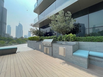 address residences dubai opera burj khalifa city views 1 2 and 3 bedroom apartment 1 minute walk to burj khalifa dubai mall dubai fountain by heaven crest