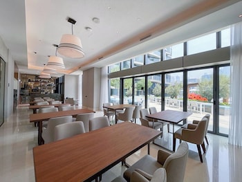 address residences dubai opera burj khalifa city views 1 2 and 3 bedroom apartment 1 minute walk to burj khalifa dubai mall dubai fountain by heaven crest