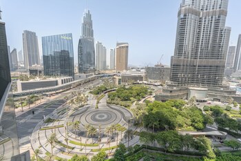 address residences dubai opera burj khalifa city views 1 2 and 3 bedroom apartment 1 minute walk to burj khalifa dubai mall dubai fountain by heaven crest