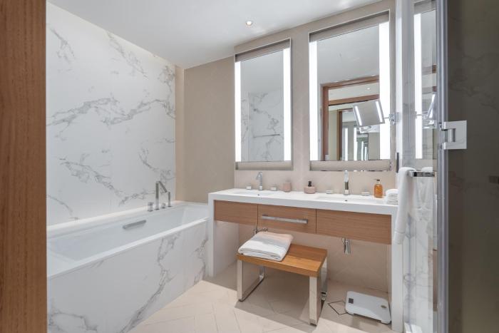 address residences dubai opera burj khalifa city views 1 2 and 3 bedroom apartment 1 minute walk to burj khalifa dubai mall dubai fountain by heaven crest