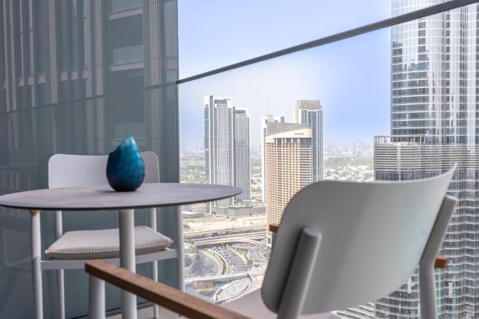 address residences dubai opera burj khalifa city views 1 2 and 3 bedroom apartment 1 minute walk to burj khalifa dubai mall dubai fountain by heaven crest