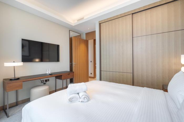 address residences dubai opera burj khalifa city views 1 2 and 3 bedroom apartment 1 minute walk to burj khalifa dubai mall dubai fountain by heaven crest