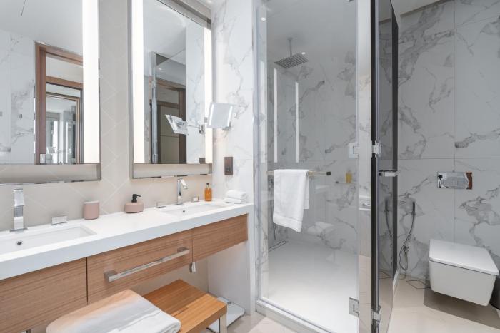 address residences dubai opera burj khalifa city views 1 2 and 3 bedroom apartment 1 minute walk to burj khalifa dubai mall dubai fountain by heaven crest