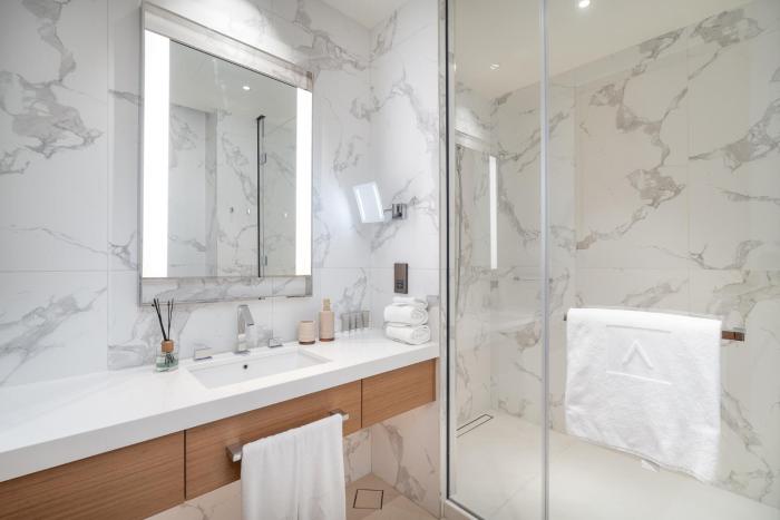 address residences dubai opera burj khalifa city views 1 2 and 3 bedroom apartment 1 minute walk to burj khalifa dubai mall dubai fountain by heaven crest