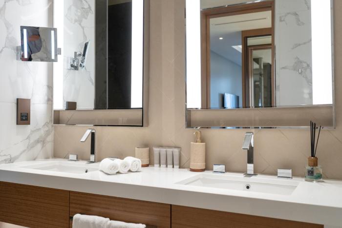 address residences dubai opera burj khalifa city views 1 2 and 3 bedroom apartment 1 minute walk to burj khalifa dubai mall dubai fountain by heaven crest