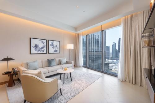 address residences dubai opera burj khalifa city views 1 2 and 3 bedroom apartment 1 minute walk to burj khalifa dubai mall dubai fountain by heaven crest