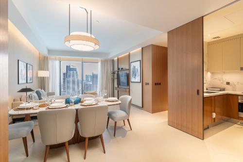 address residences dubai opera burj khalifa city views 1 2 and 3 bedroom apartment 1 minute walk to burj khalifa dubai mall dubai fountain by heaven crest