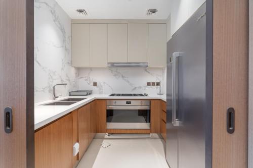 address residences dubai opera burj khalifa city views 1 2 and 3 bedroom apartment 1 minute walk to burj khalifa dubai mall dubai fountain by heaven crest