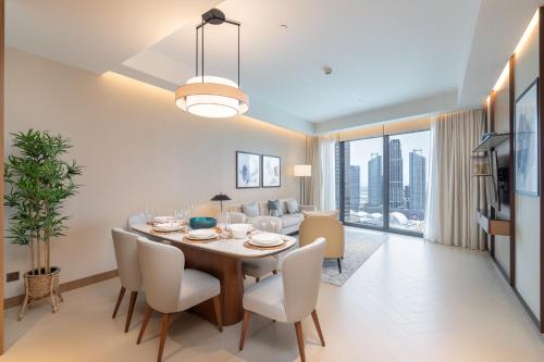 address residences dubai opera burj khalifa city views 1 2 and 3 bedroom apartment 1 minute walk to burj khalifa dubai mall dubai fountain by heaven crest