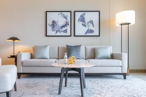 address residences dubai opera burj khalifa city views 1 2 and 3 bedroom apartment 1 minute walk to burj khalifa dubai mall dubai fountain by heaven crest