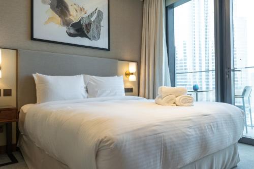 address residences dubai opera burj khalifa city views 1 2 and 3 bedroom apartment 1 minute walk to burj khalifa dubai mall dubai fountain by heaven crest