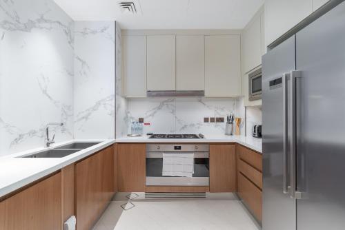 address residences dubai opera burj khalifa city views 1 2 and 3 bedroom apartment 1 minute walk to burj khalifa dubai mall dubai fountain by heaven crest