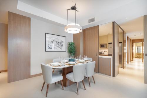 address residences dubai opera burj khalifa city views 1 2 and 3 bedroom apartment 1 minute walk to burj khalifa dubai mall dubai fountain by heaven crest