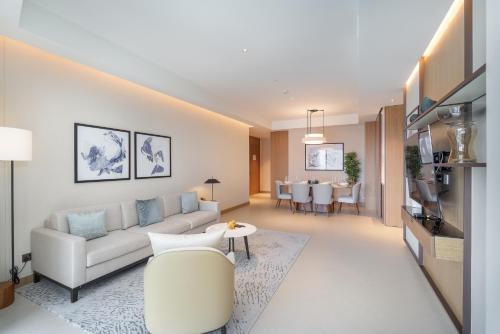 address residences dubai opera burj khalifa city views 1 2 and 3 bedroom apartment 1 minute walk to burj khalifa dubai mall dubai fountain by heaven crest