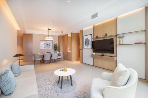 address residences dubai opera burj khalifa city views 1 2 and 3 bedroom apartment 1 minute walk to burj khalifa dubai mall dubai fountain by heaven crest