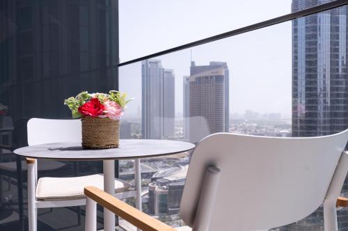 address residences dubai opera burj khalifa city views 1 2 and 3 bedroom apartment 1 minute walk to burj khalifa dubai mall dubai fountain by heaven crest