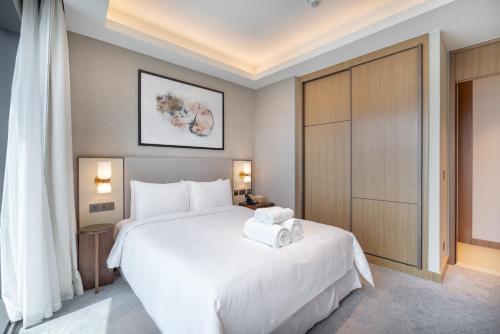 address residences dubai opera burj khalifa city views 1 2 and 3 bedroom apartment 1 minute walk to burj khalifa dubai mall dubai fountain by heaven crest