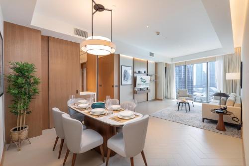 address residences dubai opera burj khalifa city views 1 2 and 3 bedroom apartment 1 minute walk to burj khalifa dubai mall dubai fountain by heaven crest