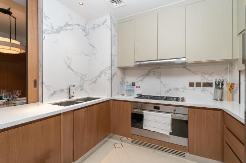 address residences dubai opera burj khalifa city views 1 2 and 3 bedroom apartment 1 minute walk to burj khalifa dubai mall dubai fountain by heaven crest