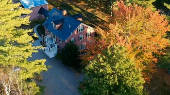Tuckaway Suites At East Branch,372 Nh Rte 16A,3 star