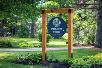 Tuckaway Suites At East Branch,372 Nh Rte 16A,3 star