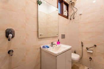 the lodgers hotel and banquet sector 38