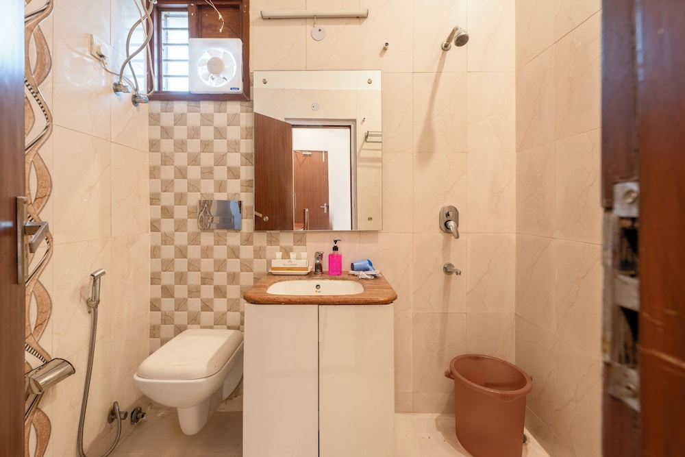 the lodgers hotel and banquet sector 38