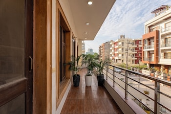 the lodgers hotel and banquet sector 38