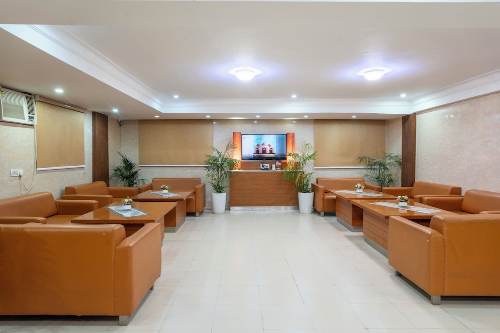 the lodgers hotel and banquet sector 38