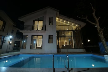 rose wood villa by 97royalvista