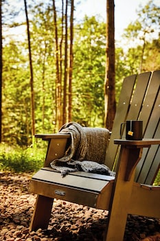 Postcard Cabins Mount Adams,,2 star