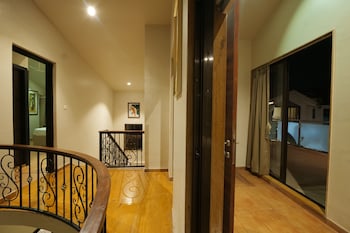 pine wood villa by 97royalvista