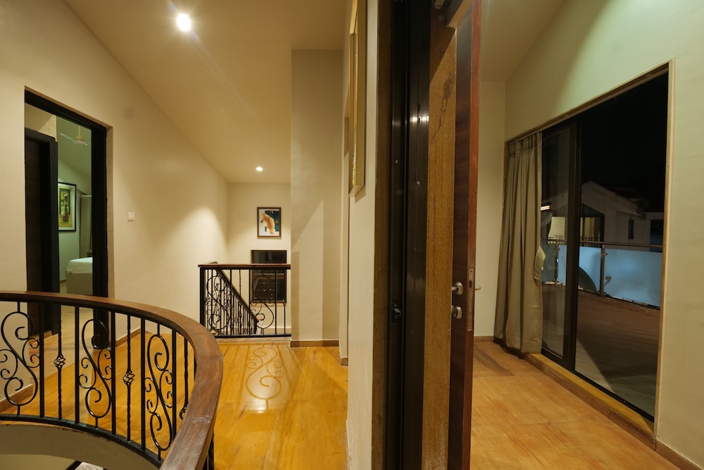 pine wood villa by 97royalvista