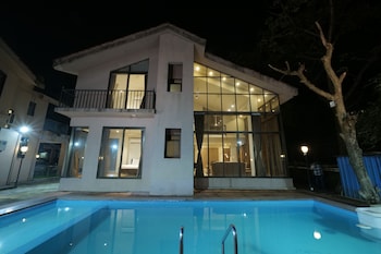 Pine Wood Villa By 97Royalvista,,2 star