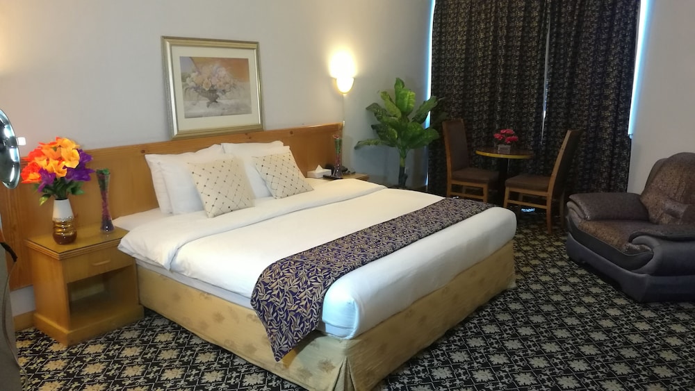 phoenicia tower hotel