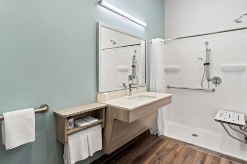 woodspring suites easton nazareth