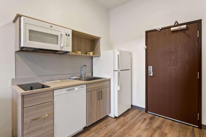 woodspring suites easton nazareth