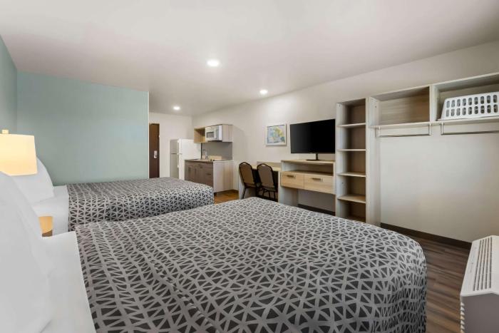 woodspring suites easton nazareth
