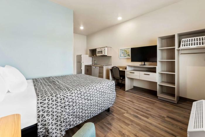 woodspring suites easton nazareth