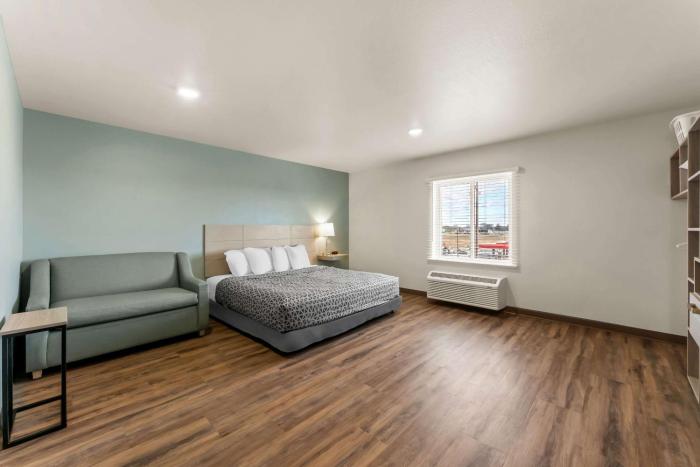 woodspring suites easton nazareth