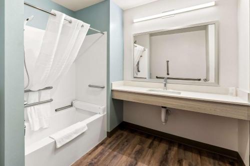 woodspring suites easton nazareth
